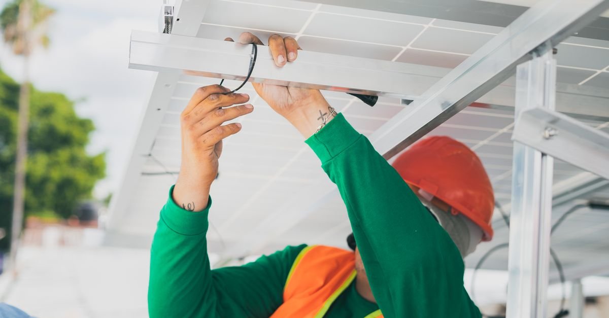 Passive exoskeletons ease strain on solar installation workers