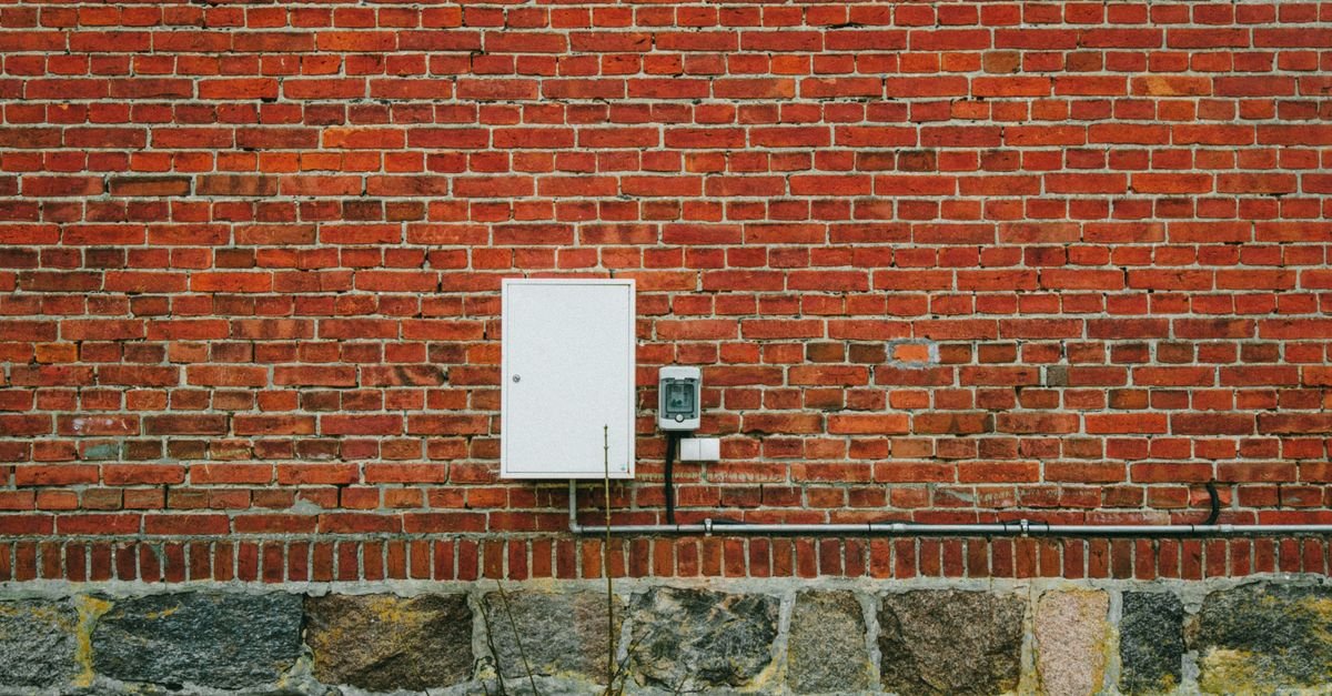 Federated Learning Improves Smart Grid Load Forecasting While Protecting Privacy
