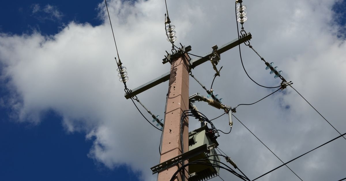 Quantum Algorithm Optimizes Power Grid Islanding for Renewable Integration