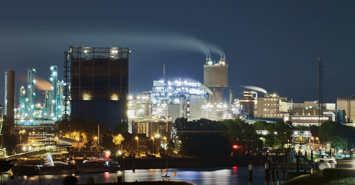 Clean Energy Cuts Linked to Job Losses and Rising Emissions