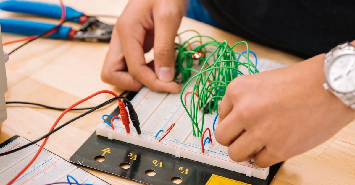 Integrated Control Improves Fuel Cell Vehicle Efficiency and Lifespan