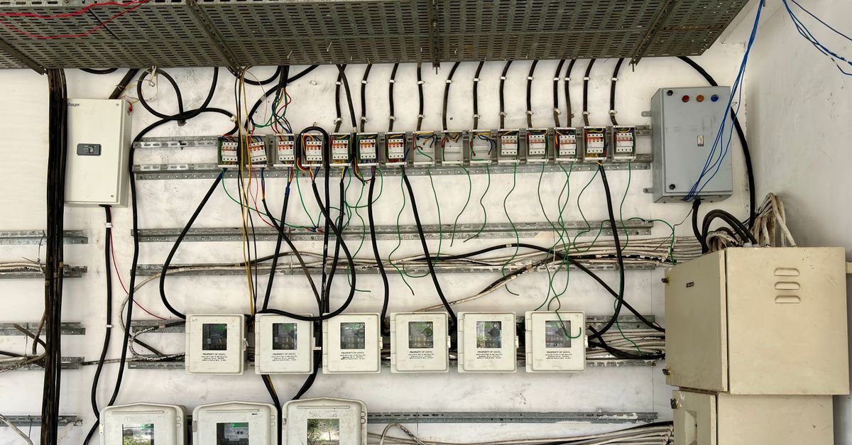 Multi-Stage Planning Optimizes Low-Carbon Data Center Cluster Expansion