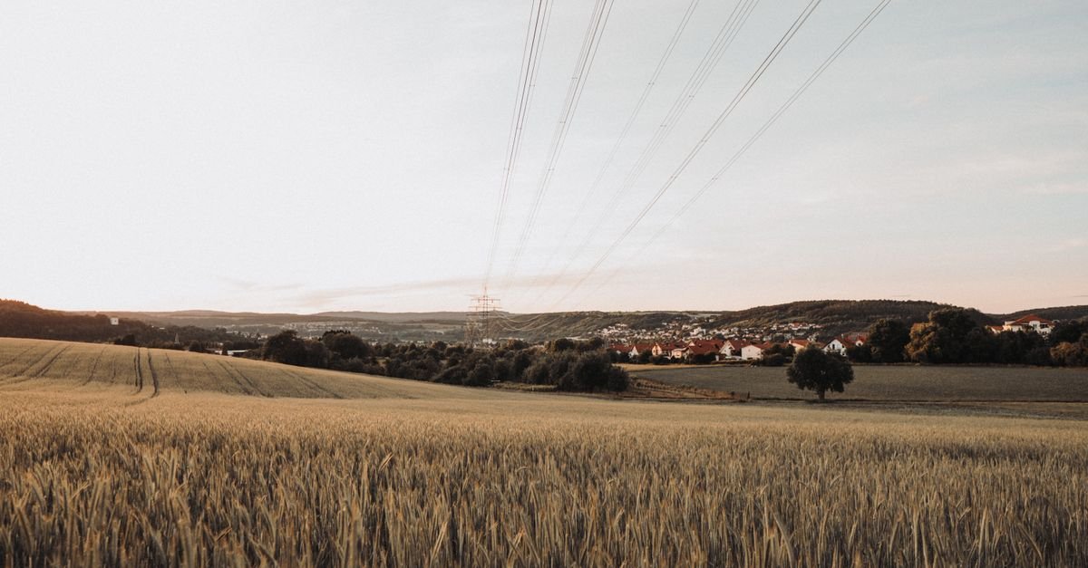 US States Advance Clean Energy Siting Despite Restrictive Legislative Pushback