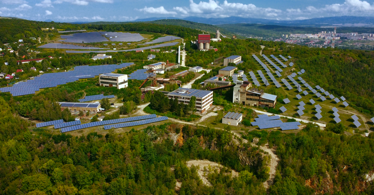 Power-to-X Trade-Offs Revealed in Italian Renewable Community Study