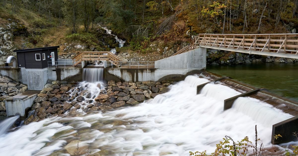 Hybrid Wind-Hydro-Battery System Optimizes Multi-Market Bidding Strategy