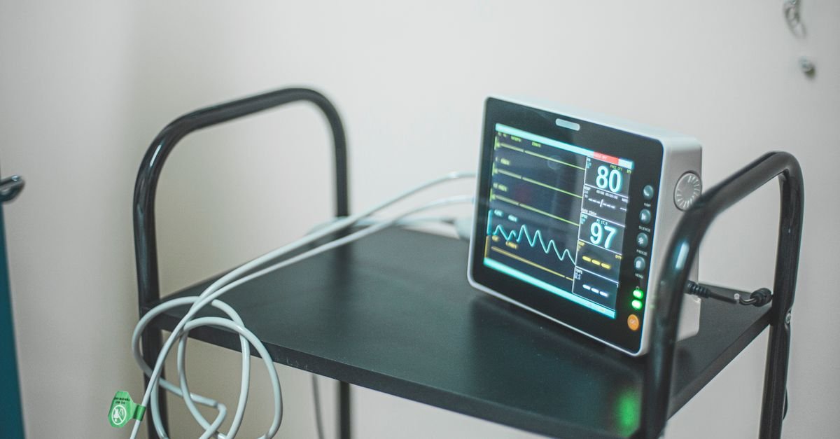Hybrid Microgrids Balance AC and DC Power with Distributed Battery Control