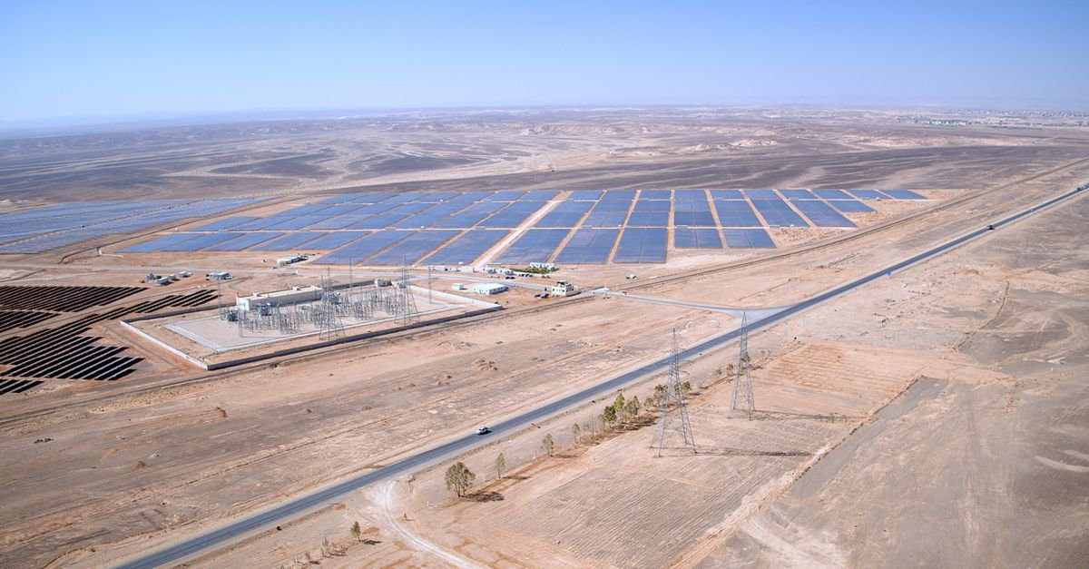Framework Optimizes Distributed PV and Wind Siting With Capacitor Banks
