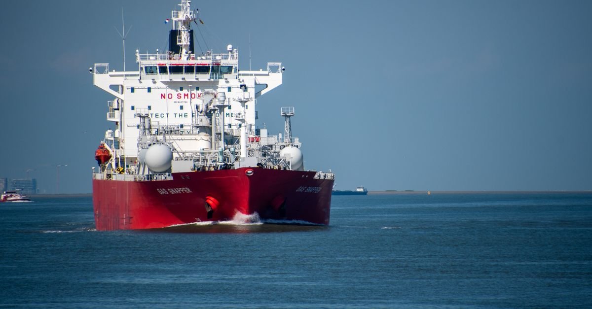 Oil Steadies as US-Iran Talks Continue Despite Regional Tensions