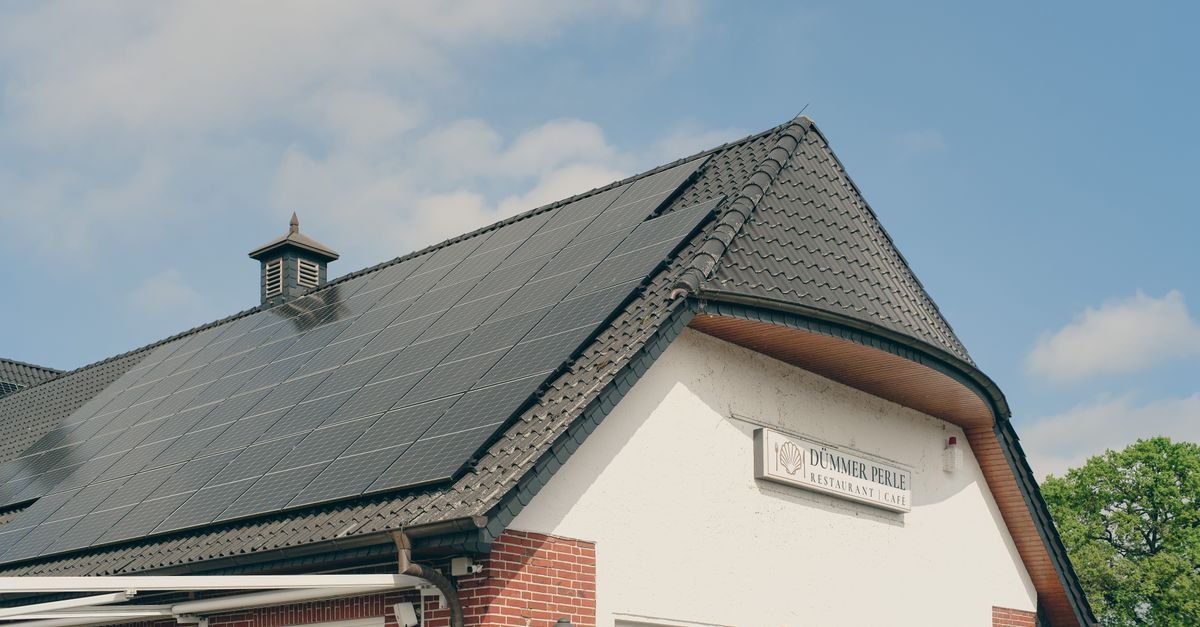 Prosumer Bidding Strategies Slash Community Energy Costs by 37%