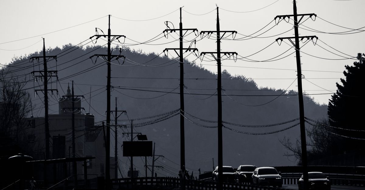Hybrid AI Framework Optimizes EV Charging in Virtual Power Plants