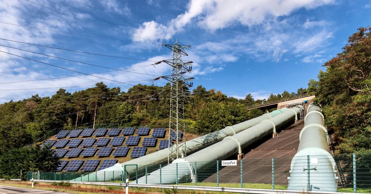 Nontracking Parabolic Trough Collector Achieves 51.78% Efficiency Without Solar Tracking