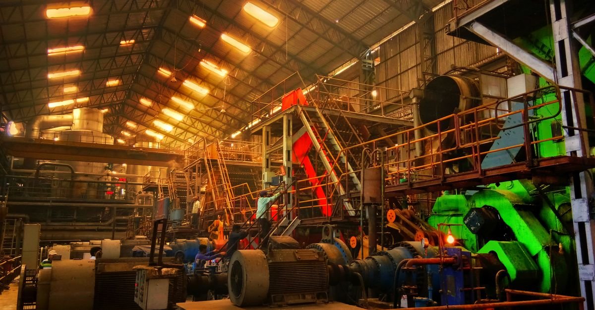 Multi-Scale Control Strategy Stabilizes Renewable-Heavy Aluminium Grids