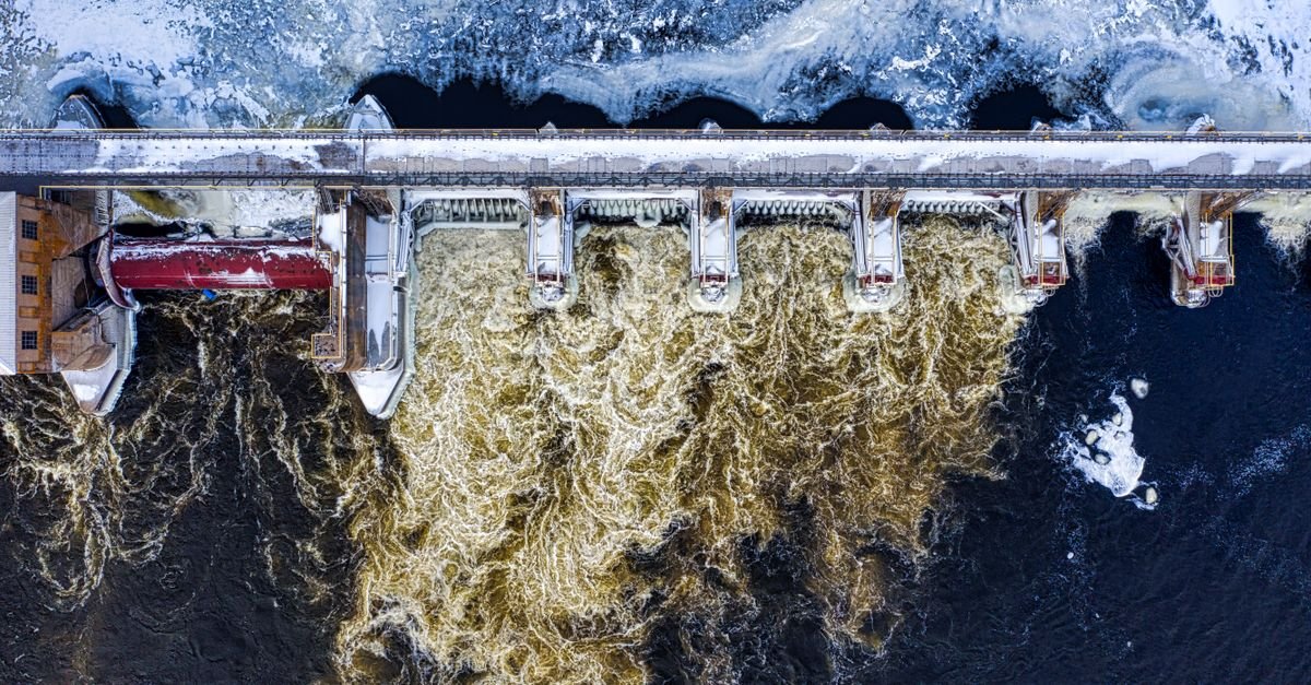 Deep Learning Optimizes Hydrothermal Dispatch With Wind and Storage