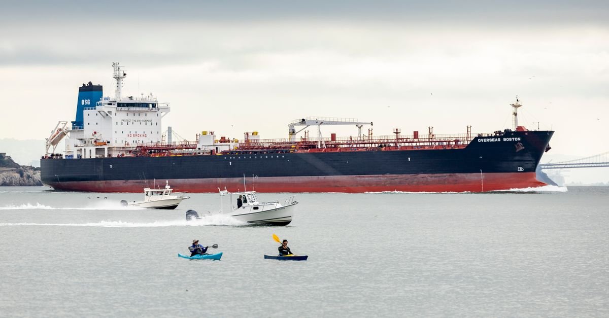 Oil Prices Rise Amid Hormuz Negotiations and Middle East Tensions