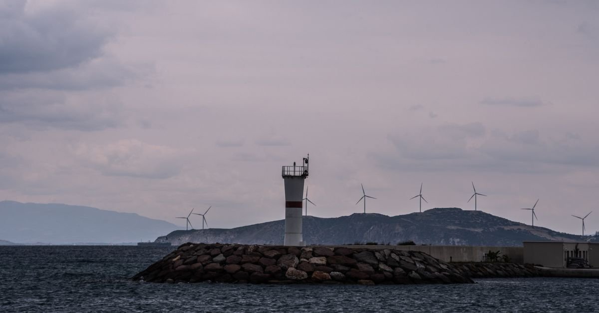 Trump Administration Halts Five Offshore Wind Projects Citing National Security
