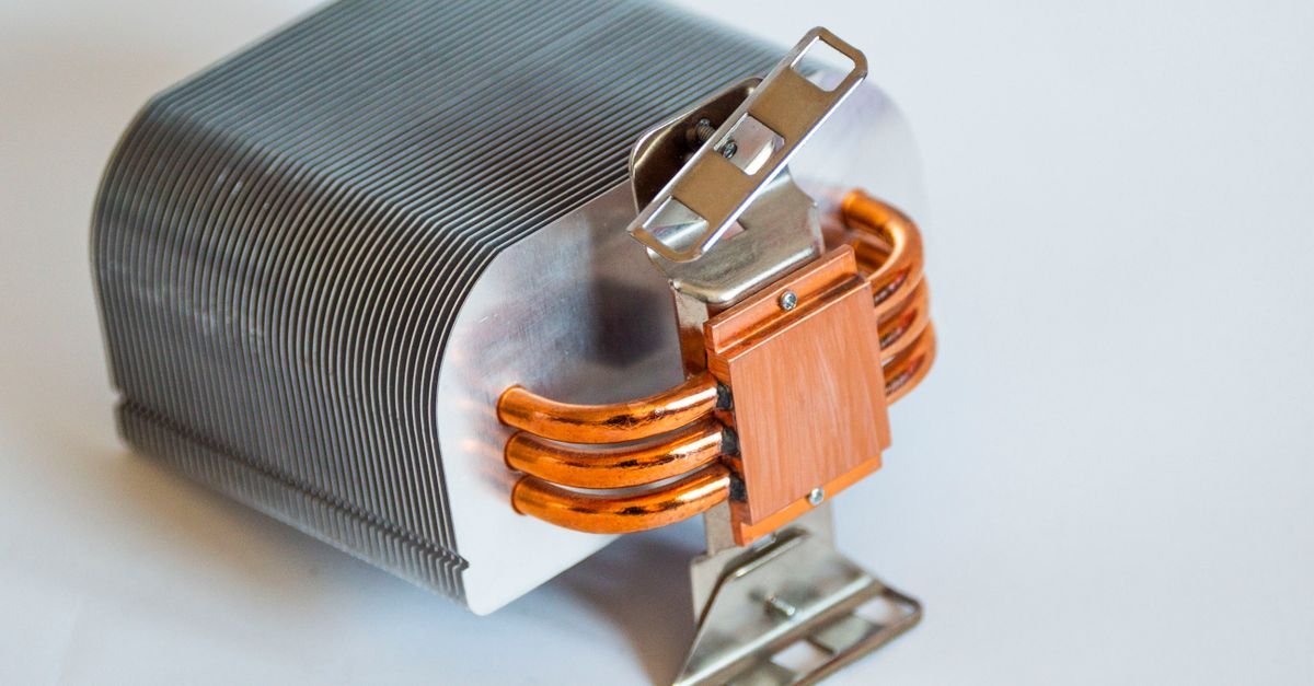 Multilayer PCM Heat Sinks Boost Solar Panel Efficiency Across Angles