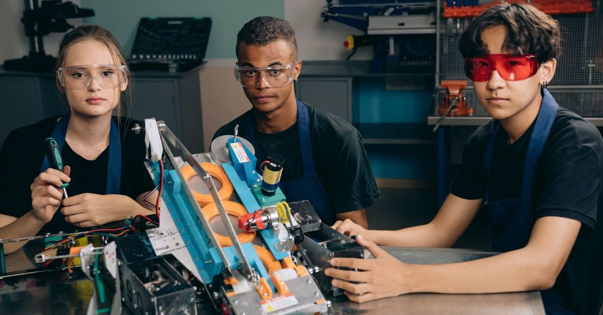 Multi-Stack PEM Fuel Cells With Hybrid Storage Optimize Industrial Power