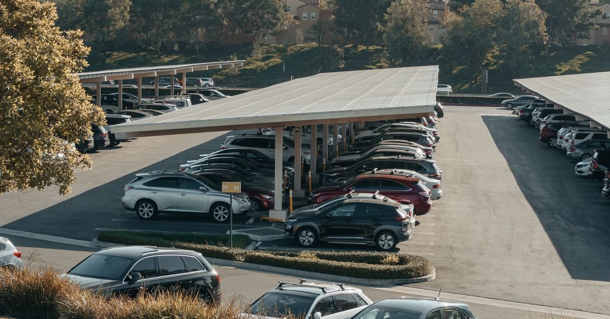Hybrid Energy System Optimizes EV and Hydrogen Charging Infrastructure