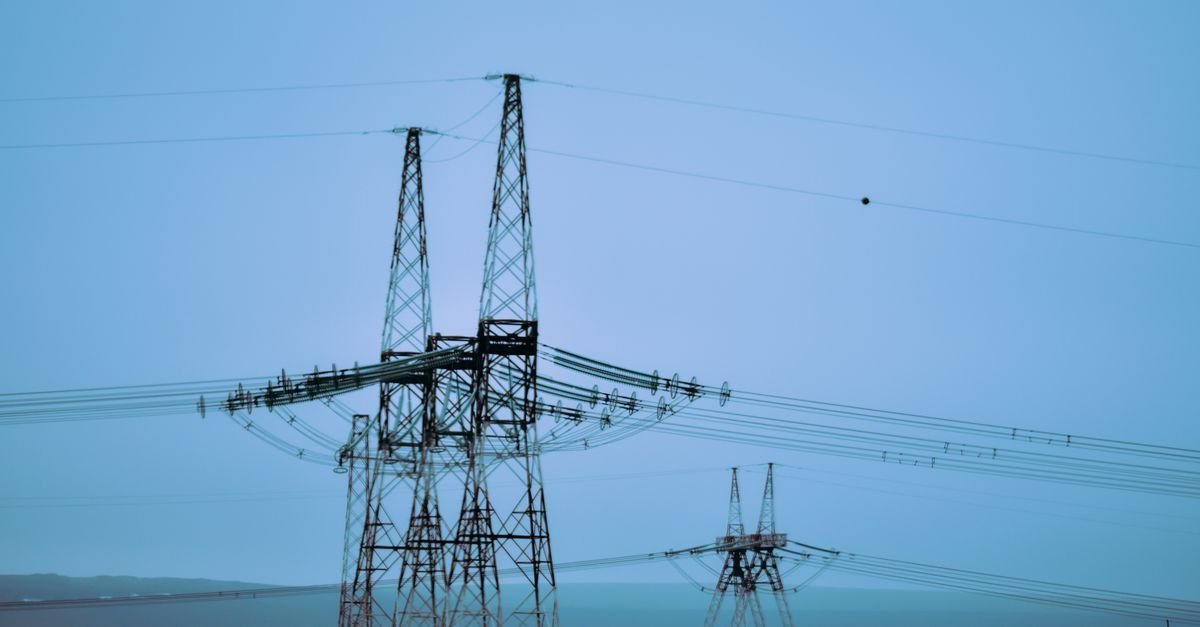 Hybrid Storage System Mitigates AI Datacenter Power Grid Disturbances