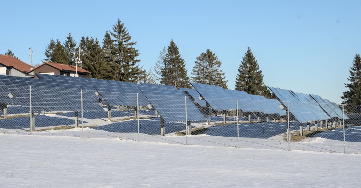 Small-Scale Solar Reduces Midday Grid Demand in New York ISO