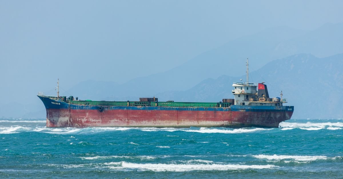 Oil Prices Slip as US Prepares Iran Sanctions Strategy