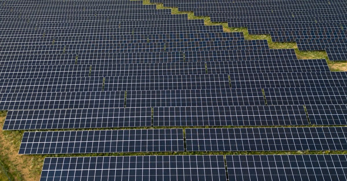 Czech Solar Market Navigates Policy Shifts and Supply Chain Risks