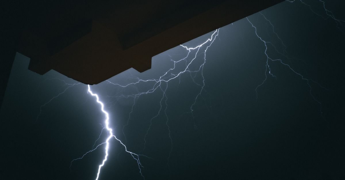 Advanced Algorithm Improves Partial Discharge Detection in Surge Arresters