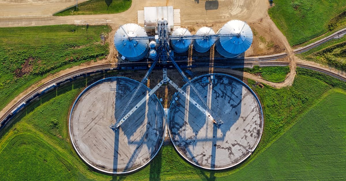 Hybrid Electrolyzer Systems Show Minimal Economic Benefit in Production