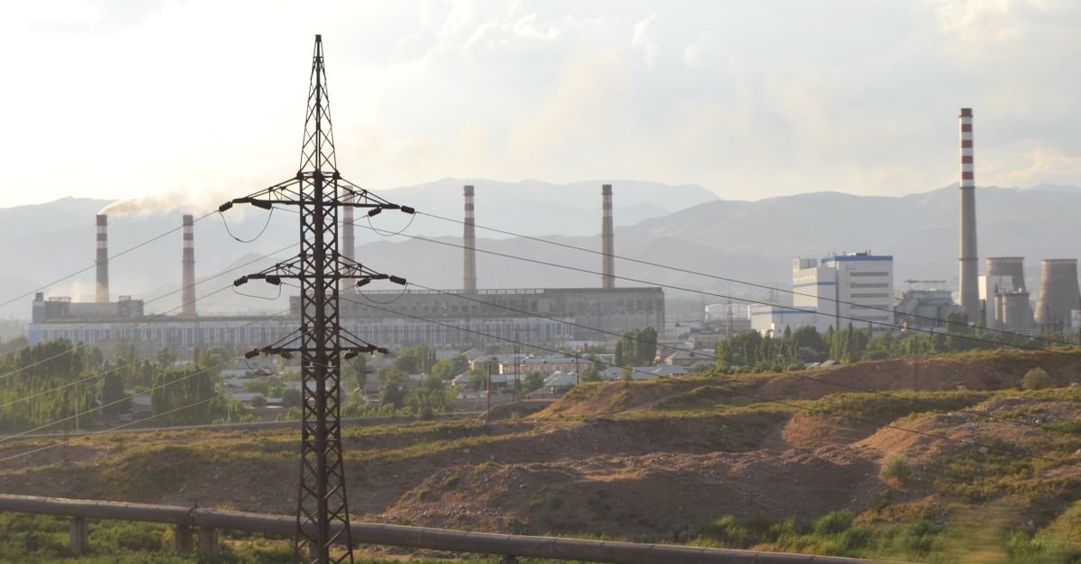 Waste Heat Powers CO₂ Capture While Generating Electricity Efficiently