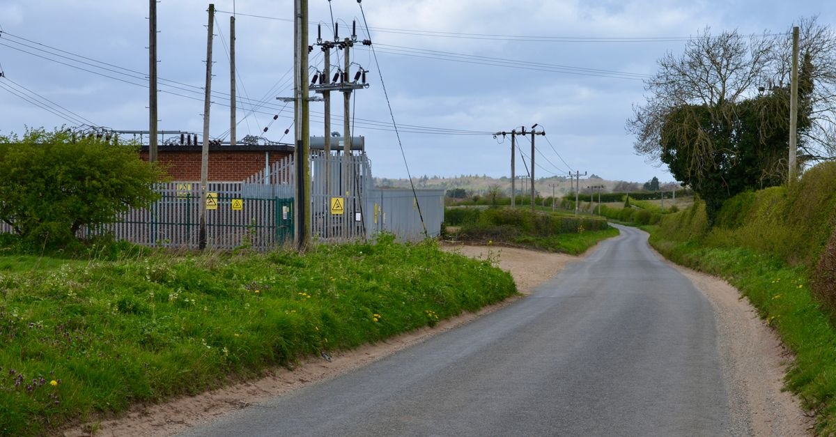 Cost-aware dispatch optimizes reactive power in microgrids
