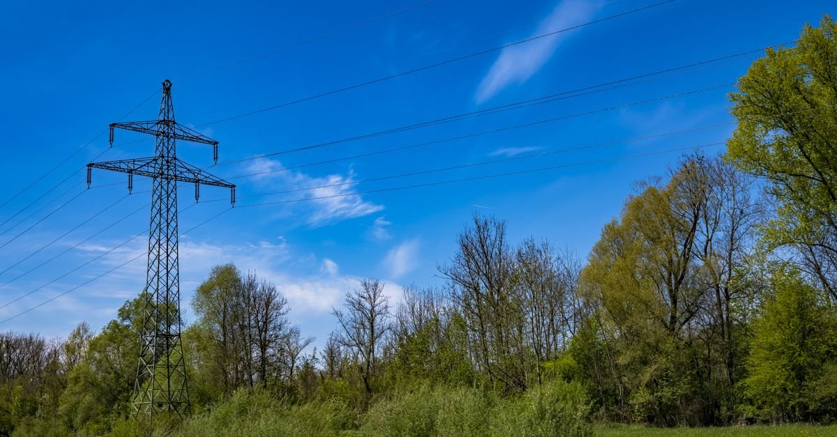 Consensus Control Balances Voltage and Current in DC Microgrids